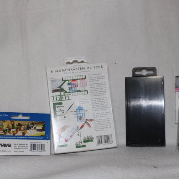 BUSCH Miniatures Lot - Outdoor Scene and Flowers "NEW" - Picture 7 of 8